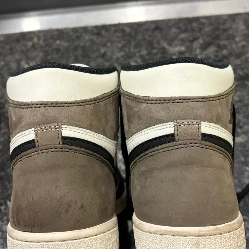 [SOLD OUT] [260] 조던1 다크모카