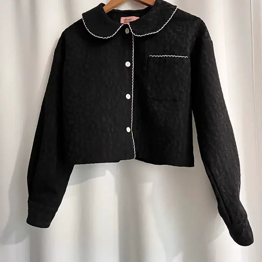 [BUNJANG] SweetSweetness Embroidered Colorblock Crop Blouse / SweetSweetness 자수 배색 크롭 블라우스