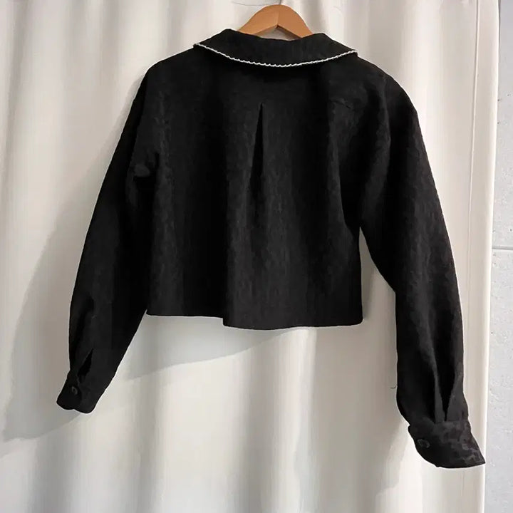 [BUNJANG] SweetSweetness Embroidered Colorblock Crop Blouse / SweetSweetness 자수 배색 크롭 블라우스