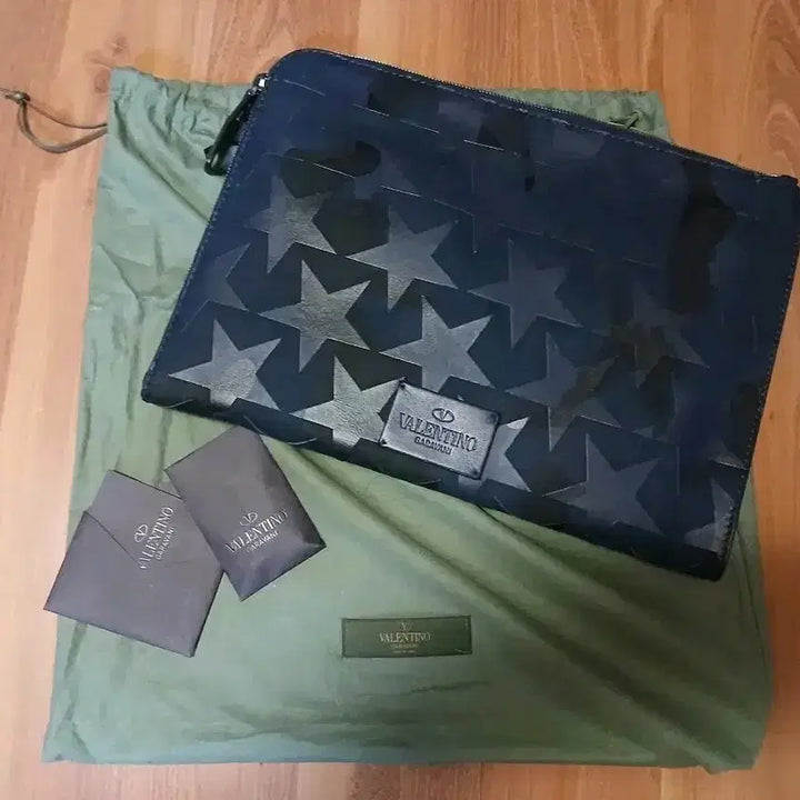 [BUNJANG] Valentino Camo Star Clutch Bag / 발렌티노 카모 스타 클러치백