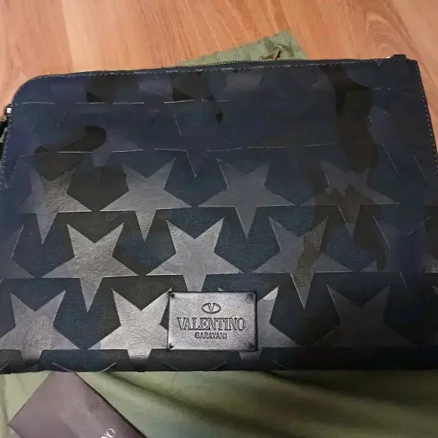 [BUNJANG] Valentino Camo Star Clutch Bag / 발렌티노 카모 스타 클러치백
