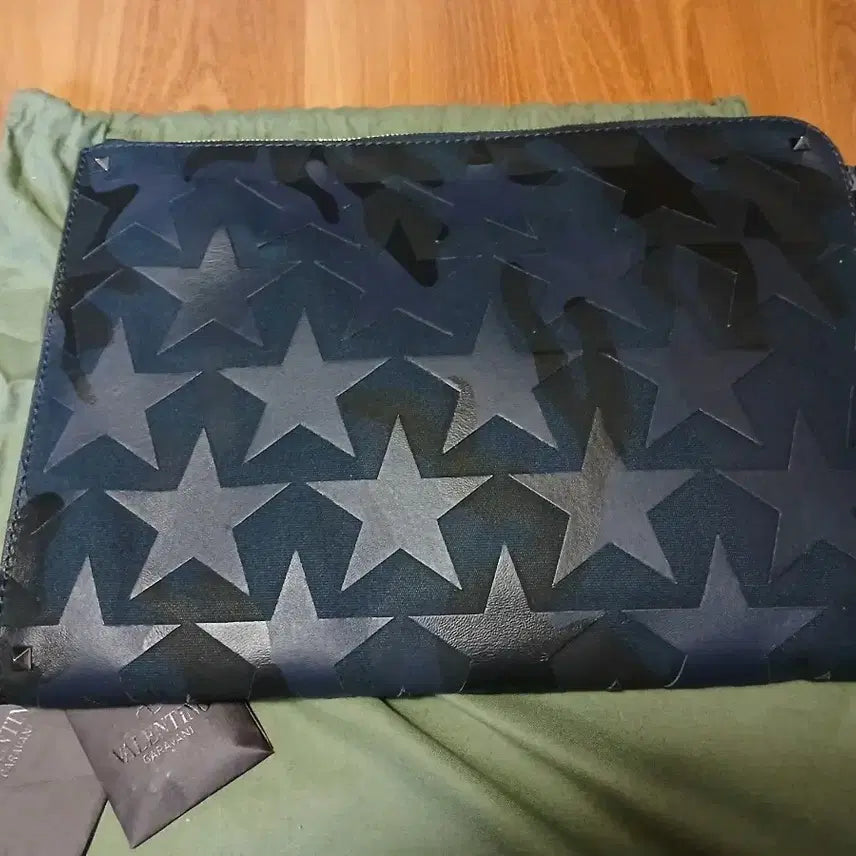 [BUNJANG] Valentino Camo Star Clutch Bag / 발렌티노 카모 스타 클러치백