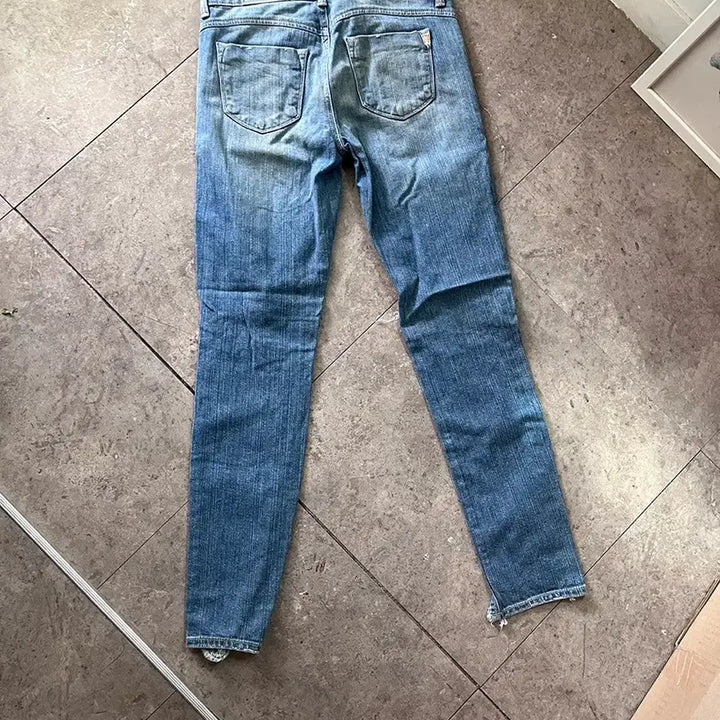 [BUNJANG] Siwy Distressed Skinny Denim Jeans (Size 24) / 씨위(Siwy) 디스트로이드 스키니 데님 (
