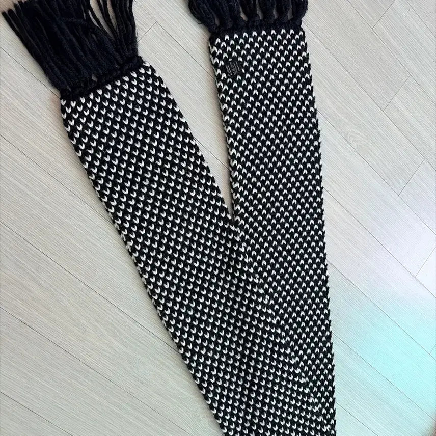 [BUNJANG] D.Answer Yves Saint Laurent GD Heart Muffler / 디앤써 입생로랑 지디 하트 머플러 180x17 상태 굳