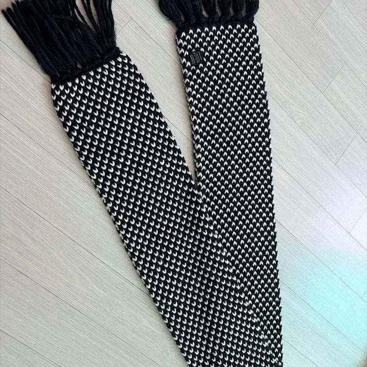 [BUNJANG] D.Answer Yves Saint Laurent GD Heart Muffler / 디앤써 입생로랑 지디 하트 머플러 180x17 상태 굳