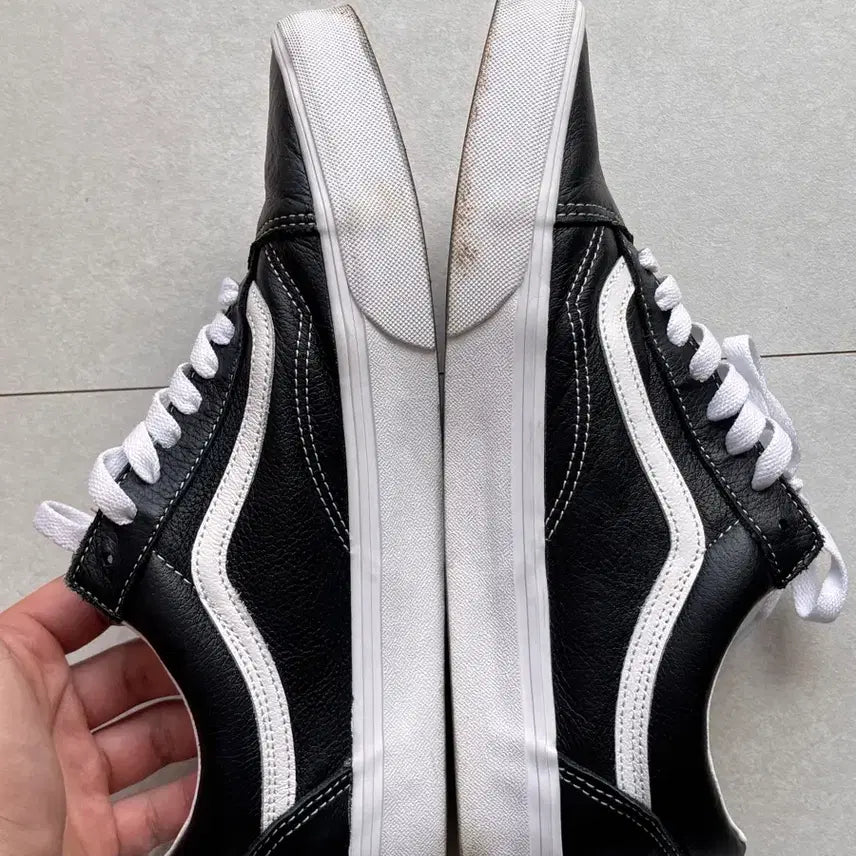 [BUNJANG] Vans Old Skool Leather Sneakers Black / 반스 레더 올드스쿨 블랙 290