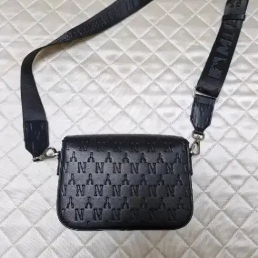 [BUNJANG] MLB Monogram Black Crossbody Bag / MLB 모노그램 블랙 크로스백