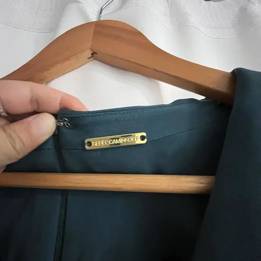 [SOLD OUT] 딥그린 브이넥 랩 스타일 원피스