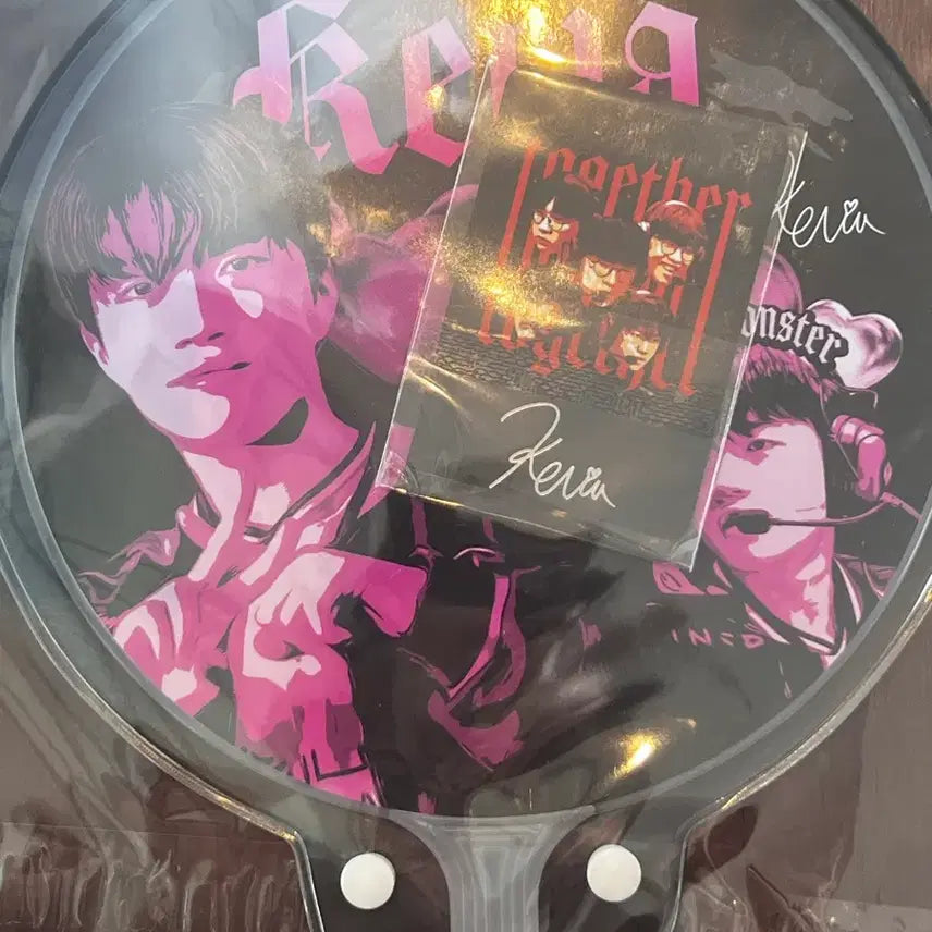 [BUNJANG] T1 Keria Fan &amp; Photocard / T1 홈그라운드 DAY 1 케리아 부채 및 포토카드 양도합니다!
