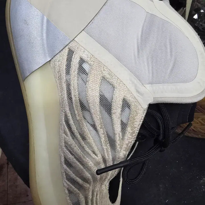 [BUNJANG] Adidas Yeezy Quantum Lifestyle Shoes (Size 275) / 아디다스 이지 퀀텀라이프 스타일 275