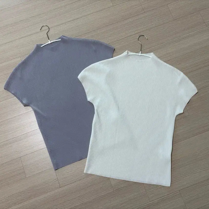 [SOLD OUT] 그레이룸 플리츠 반목 반팔 2종