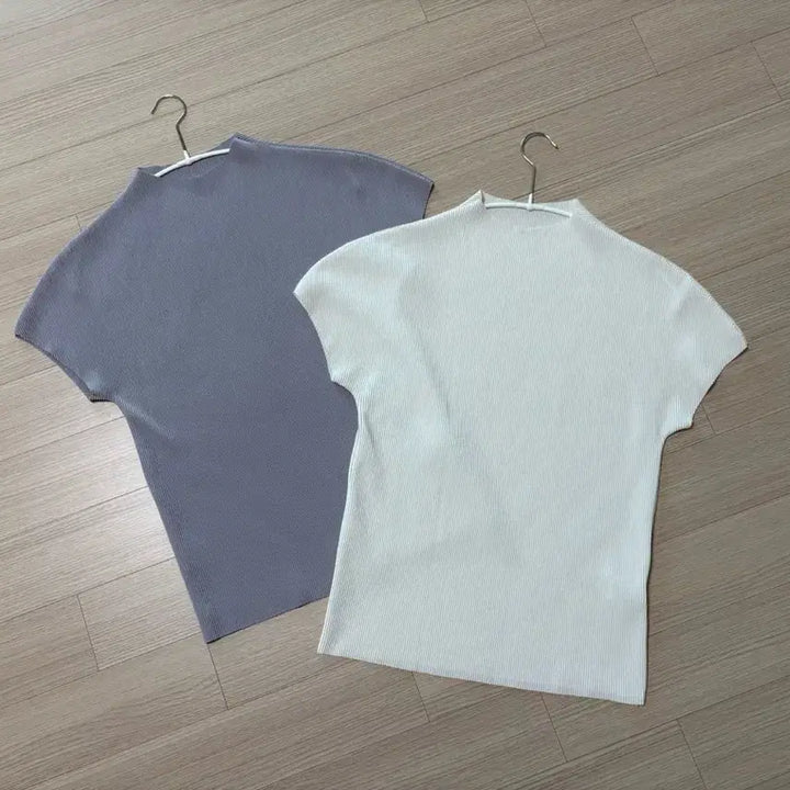 [SOLD OUT] 그레이룸 플리츠 반목 반팔 2종