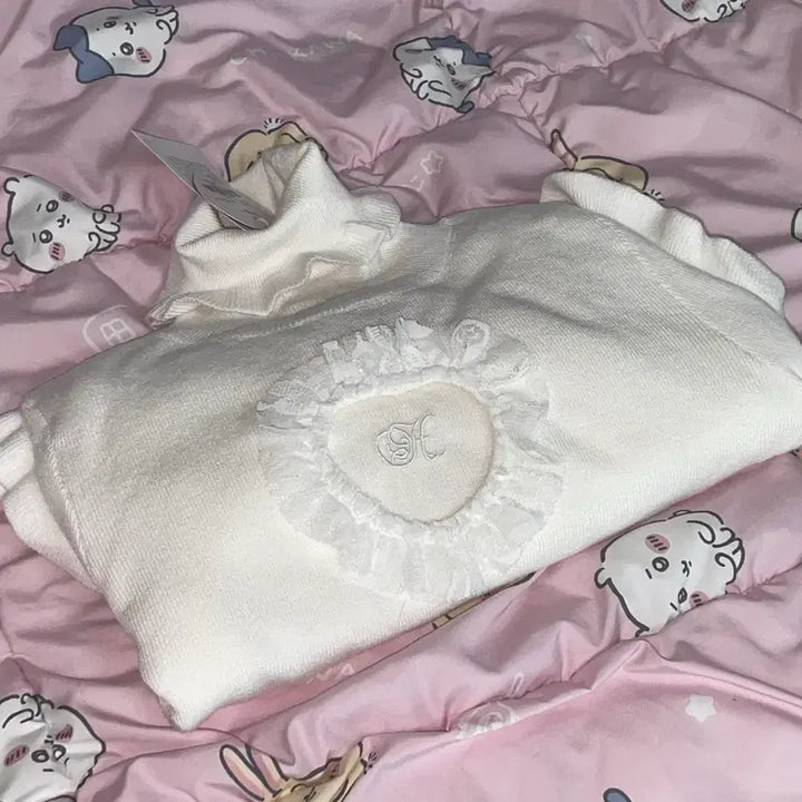 [BUNJANG] Honey Mew Michelle Macaron Heart Cut Turtleneck Knit Sweater / honey mew 허니뮤 미셸마카롱 하트컷니트 양산형지뢰계스나계리즈리사