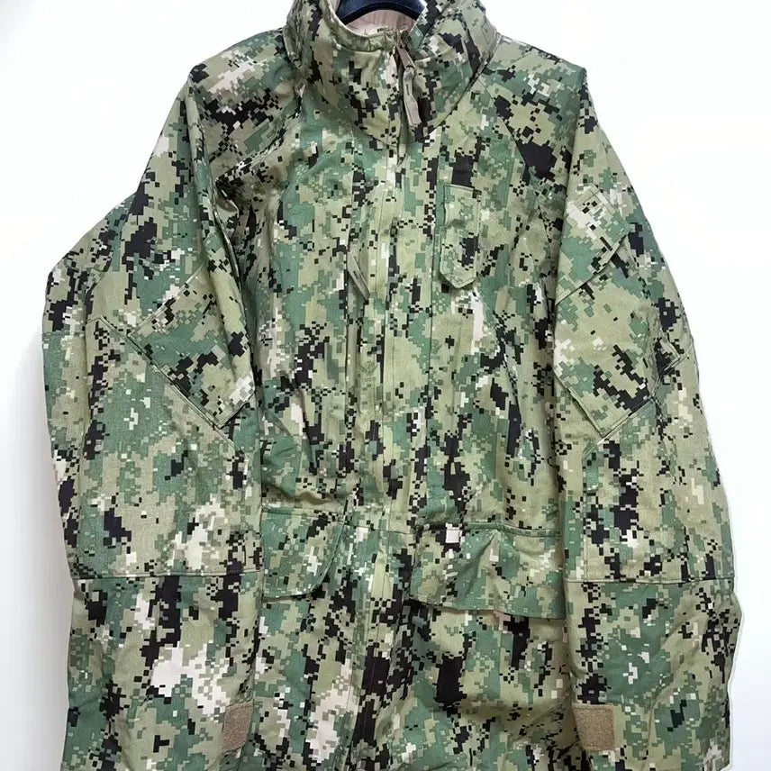 [BUNJANG] USN Navy-Seal AOR2 GORE-TEX Type III Parka (3rd Gen Woodland) M/S / (데드스탁)미군 고어텍스 네이비-씰 AOR2 3세대 우드랜드 파카 M/S
