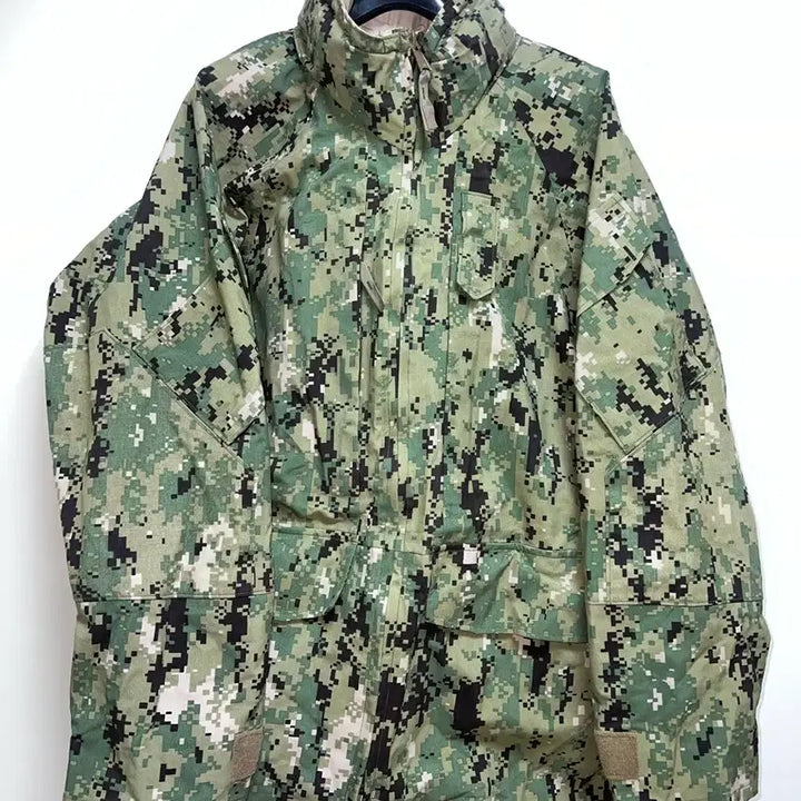 [BUNJANG] USN Navy-Seal AOR2 GORE-TEX Type III Parka (3rd Gen Woodland) M/S / (데드스탁)미군 고어텍스 네이비-씰 AOR2 3세대 우드랜드 파카 M/S