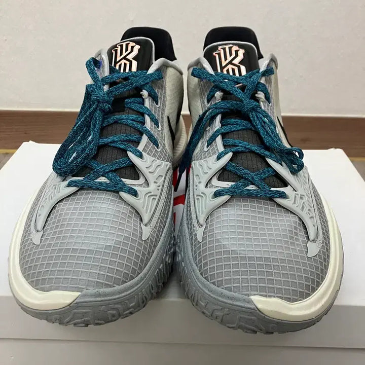 [BUNJANG] Nike Kyrie Low 4 Basketball Shoes / 나이키 카이리 로우4 300