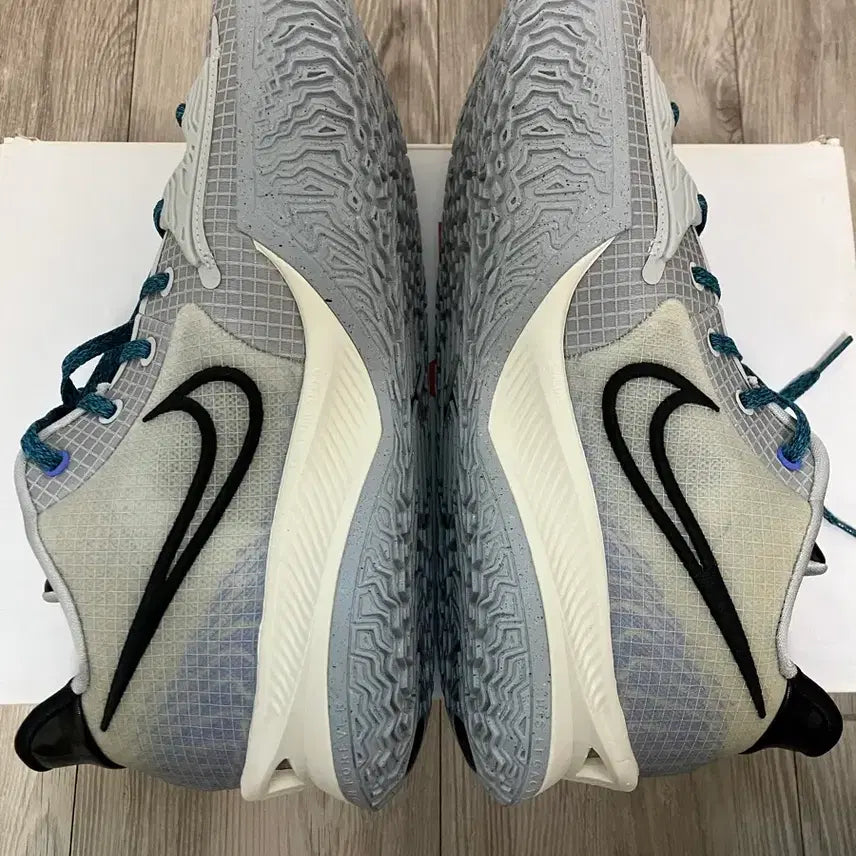 [BUNJANG] Nike Kyrie Low 4 Basketball Shoes / 나이키 카이리 로우4 300