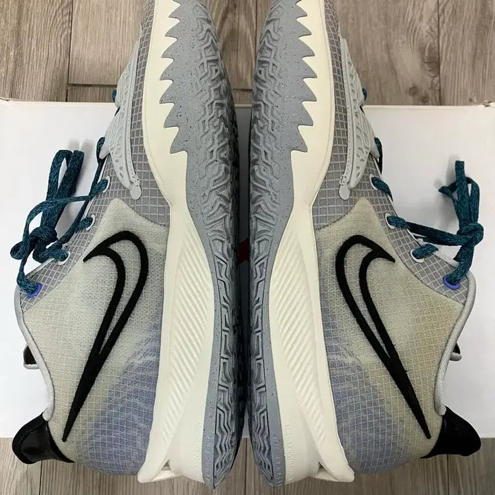 [BUNJANG] Nike Kyrie Low 4 Basketball Shoes / 나이키 카이리 로우4 300