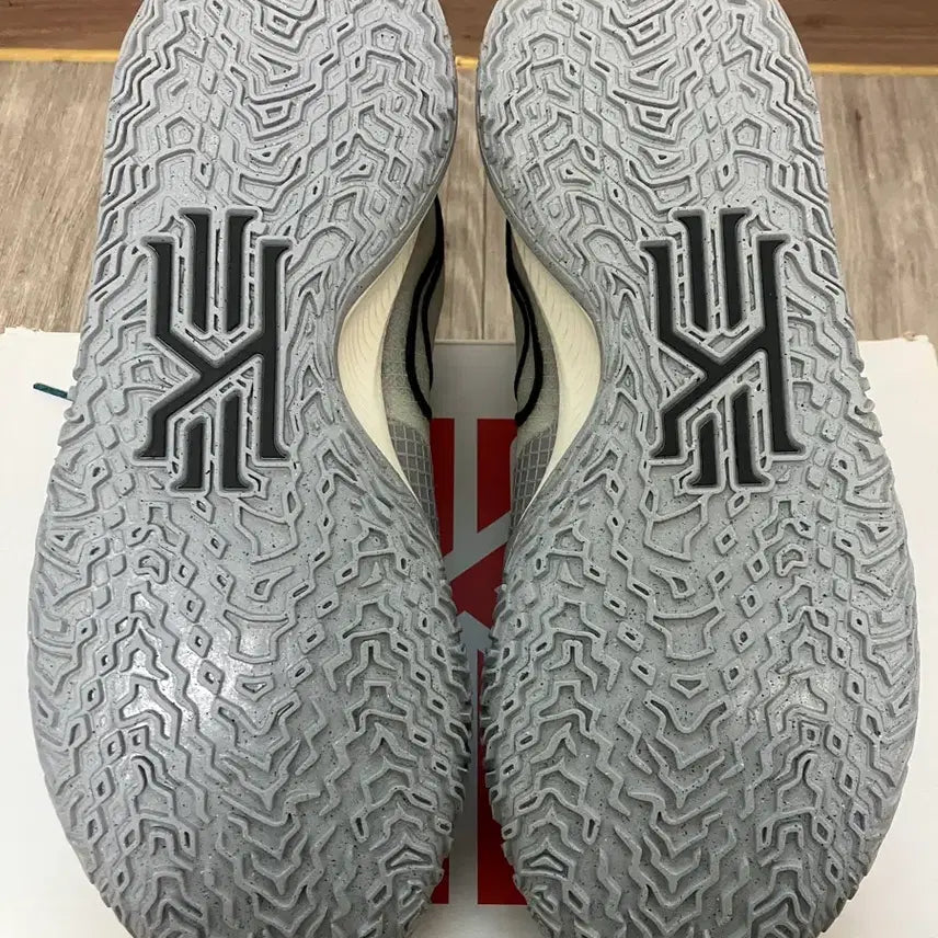[BUNJANG] Nike Kyrie Low 4 Basketball Shoes / 나이키 카이리 로우4 300