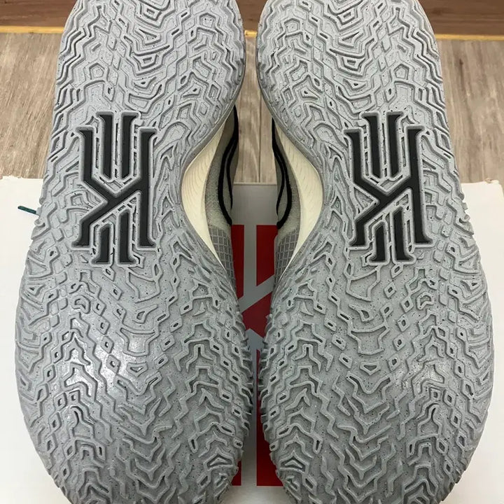 [BUNJANG] Nike Kyrie Low 4 Basketball Shoes / 나이키 카이리 로우4 300