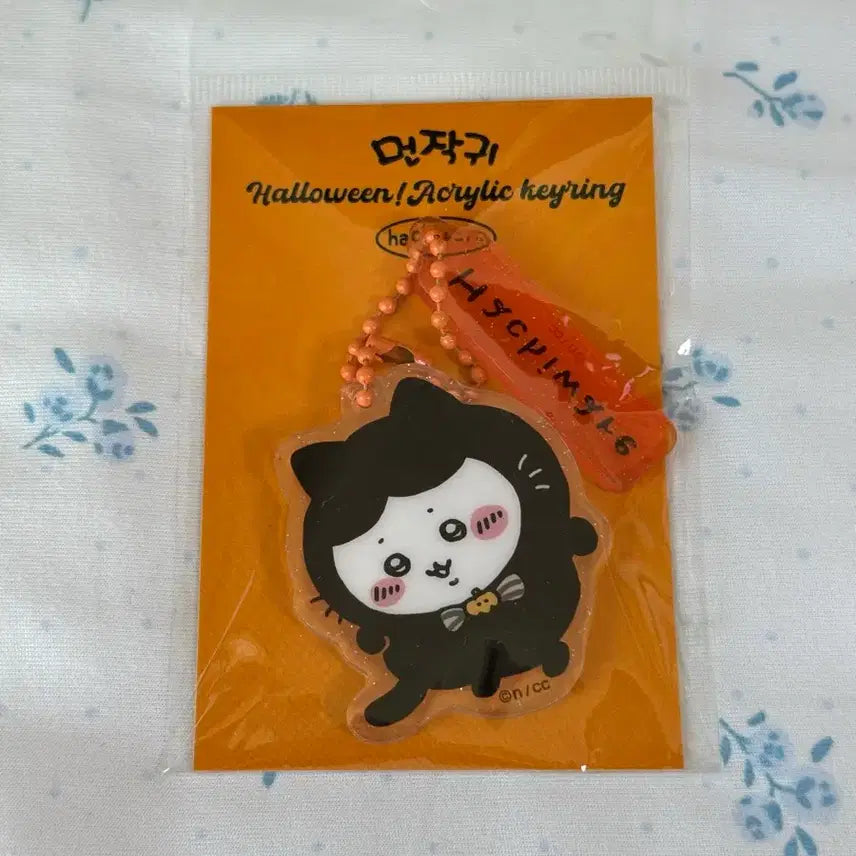 [BUNJANG] Chikawa Munjakgwi Halloween Black Cat Acrylic Keyring Hachiware / 연도문구 치이카와 먼작귀 할로윈 블랙캣시리즈 아크릴 키링 하치와레