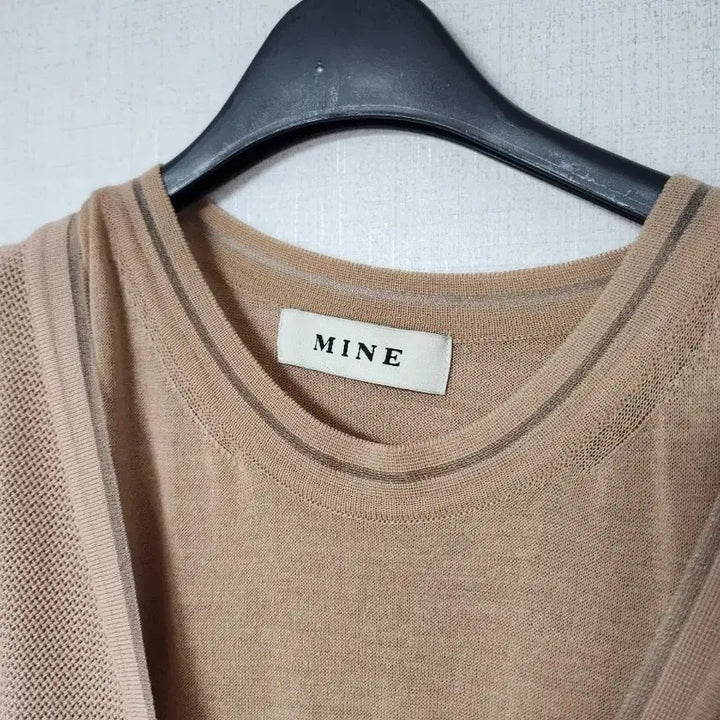 [SOLD OUT] MINE 브이넥 플리츠 니트 원피스