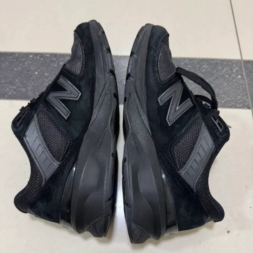 [BUNJANG] New Balance 990v5 Triple Black Sneakers / 뉴발란스 990v5 트리플블랙 265 D