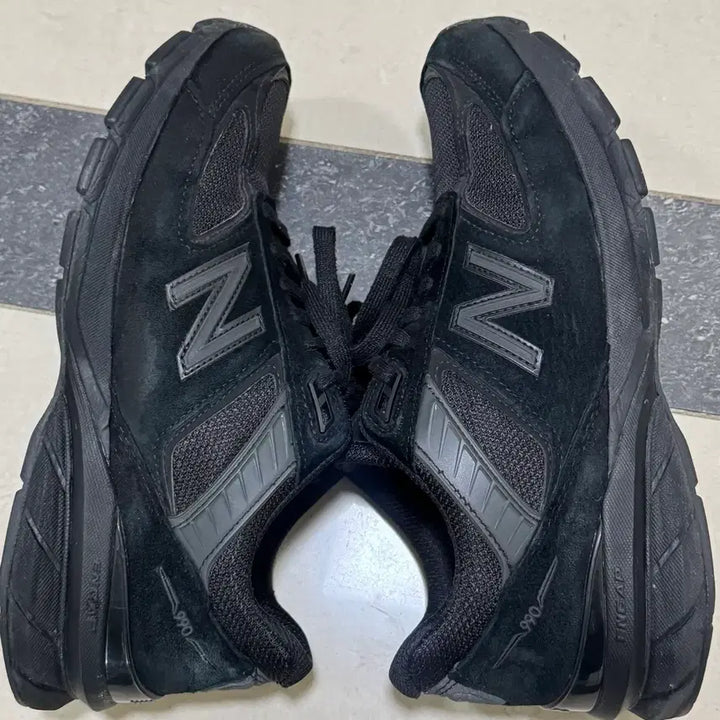 [BUNJANG] New Balance 990v5 Triple Black Sneakers / 뉴발란스 990v5 트리플블랙 265 D