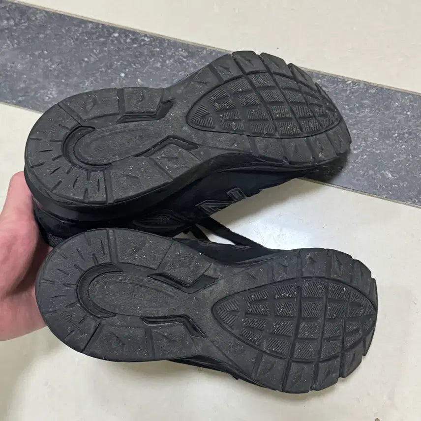 [BUNJANG] New Balance 990v5 Triple Black Sneakers / 뉴발란스 990v5 트리플블랙 265 D