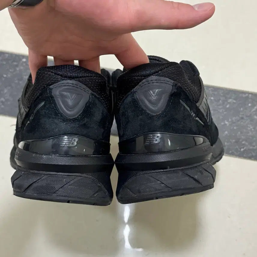 [BUNJANG] New Balance 990v5 Triple Black Sneakers / 뉴발란스 990v5 트리플블랙 265 D