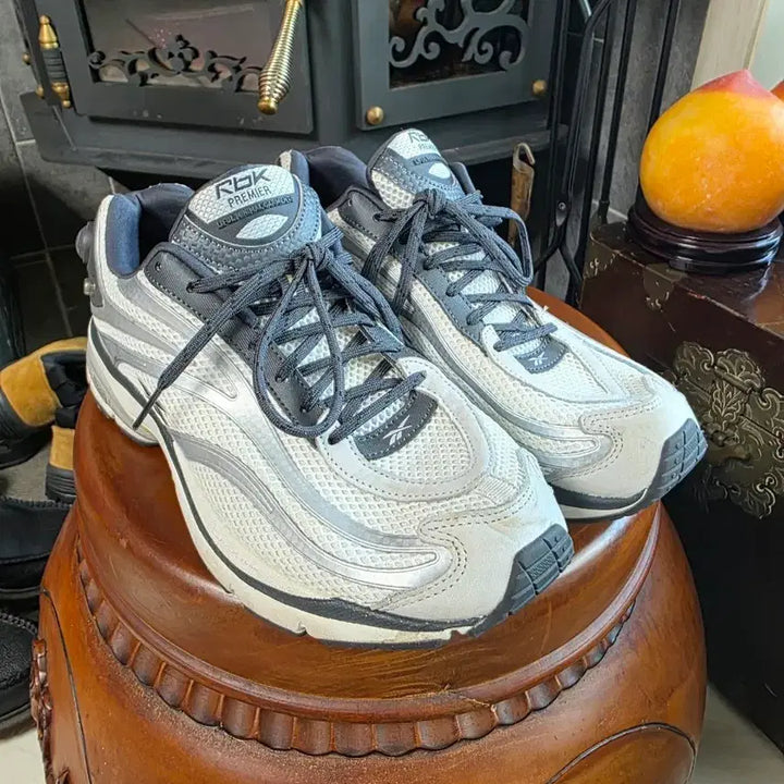 [BUNJANG] Reebok x Liful Premier Pump Paris Sneakers (Size 270) / 리복 x 라이풀 프리미어 펌프 파리 270