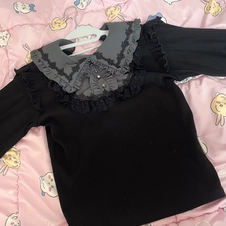 [BUNJANG] Noemie Gothic Yoke Knit Top with Cross Charm / 노에미 고딕 요크 니트 탑스 크로스챰 양산형지뢰계고스로리고딕