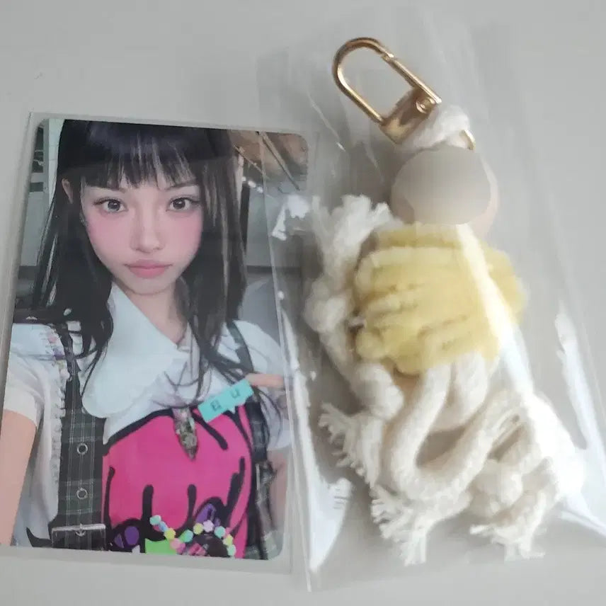 [BUNJANG] Unchild Tina Photocard + Handmade Keyring / [판매] 언차일드 티나 공방포카+수제 키링