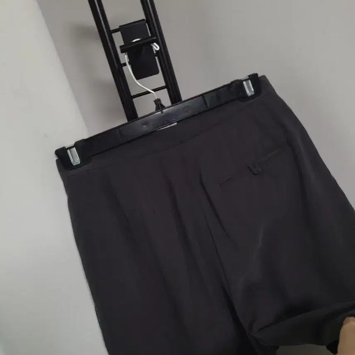 [BUNJANG] Masculine Pleated Wide-Leg Pants / 새-마스큘린-핀턱와이드(여름까지쭉)