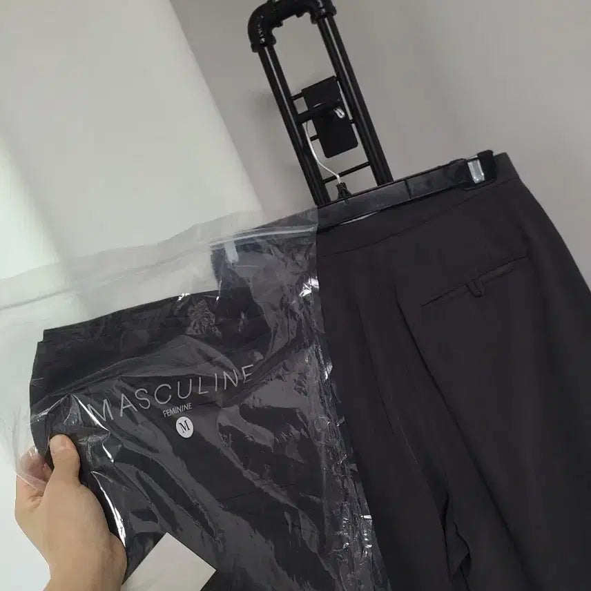 [BUNJANG] Masculine Pleated Wide-Leg Pants / 새-마스큘린-핀턱와이드(여름까지쭉)