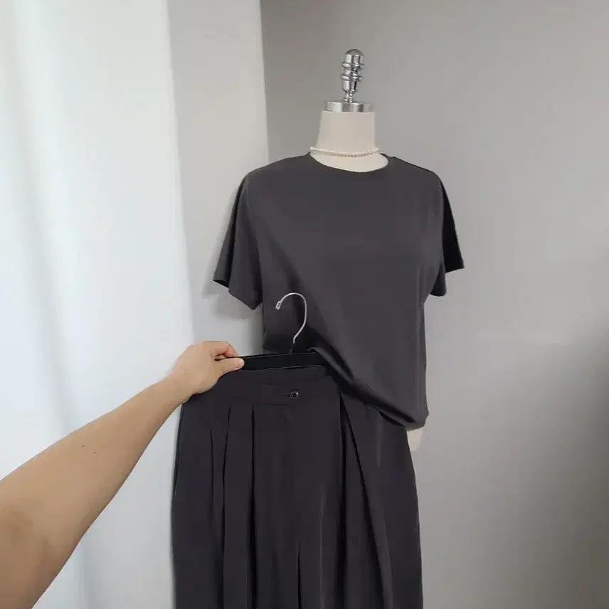 [BUNJANG] Masculine Pleated Wide-Leg Pants / 새-마스큘린-핀턱와이드(여름까지쭉)