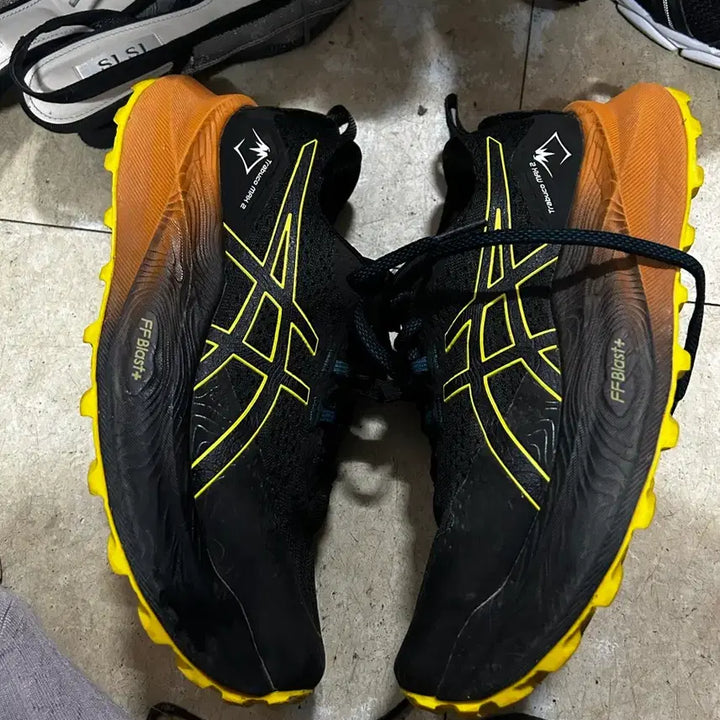 [BUNJANG] ASICS Trabuco Max 2 Running Shoes / 아식스 1011b606 트라부코 맥스 2 블랙 골든 옐로우 러닝화 265