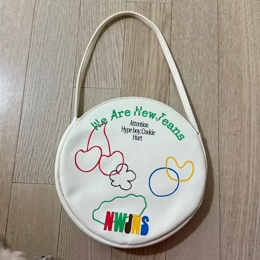 [BUNJANG] NewJeans White Handbag / 뉴진스 가방 화이트