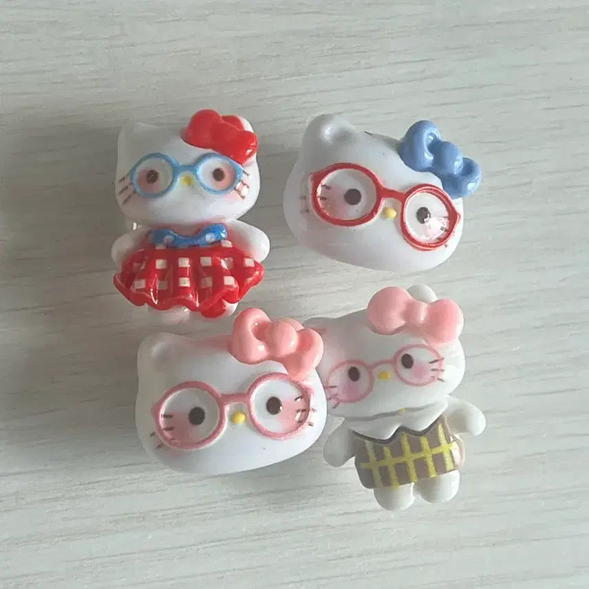 [BUNJANG] Kitty Glasses Charm / 안경 키티 지비츠