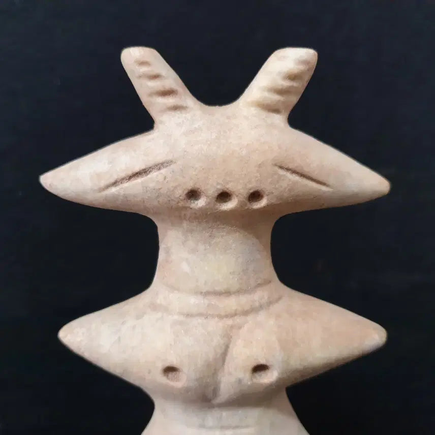 [BUNJANG] Abstract Hongshan Jade Figure - Ancient Translucent Jade / (수원만물)고옥 재질의 추상적 홍산옥기 인물상