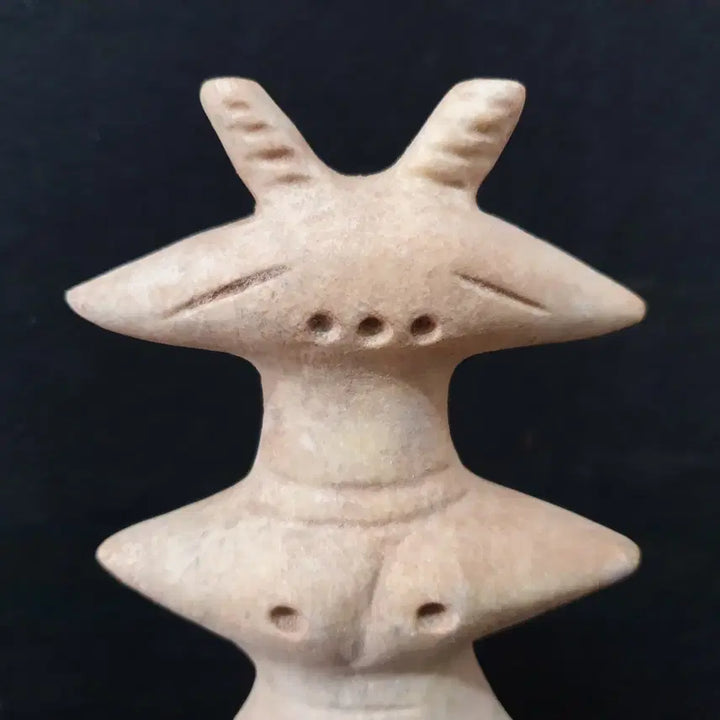 [BUNJANG] Abstract Hongshan Jade Figure - Ancient Translucent Jade / (수원만물)고옥 재질의 추상적 홍산옥기 인물상