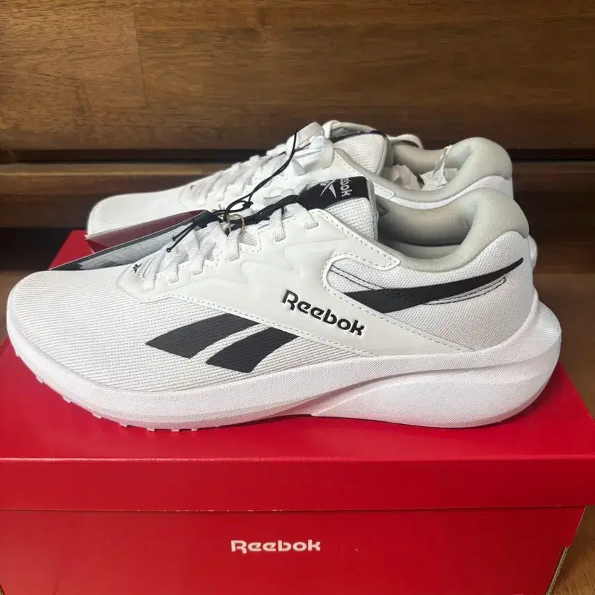 [BUNJANG] Reebok White Sneakers with Original Box / 리복 흰색 운동화 + 정품 박스