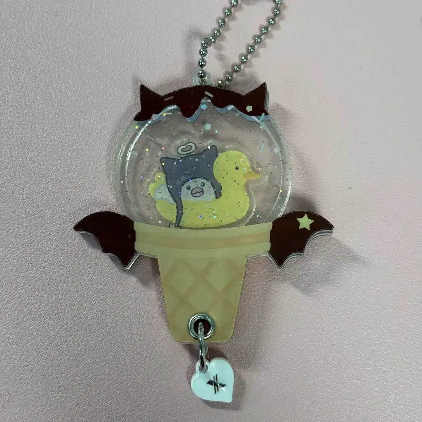 [BUNJANG] Xdinary Heroes Gaon Jideok Ice Cream Acrylic Keyring / 엑스디너리히어로즈 엑디즈 뷰마콘 부산콘 아이스크림 아크릴 키링 가온 지덕