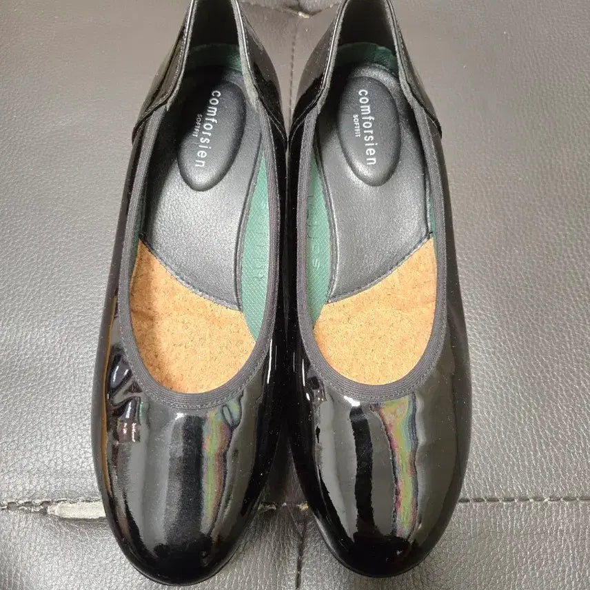[SOLD OUT] 컴포트센 블랙 에나멜 플랫슈즈 230