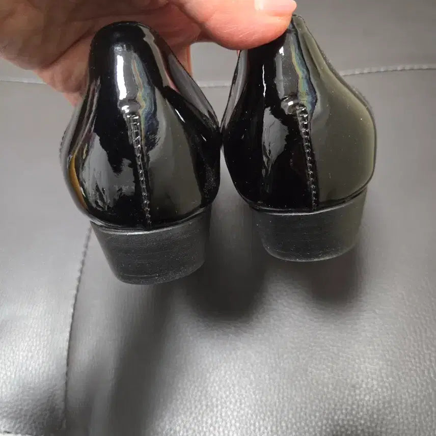 [SOLD OUT] 컴포트센 블랙 에나멜 플랫슈즈 230