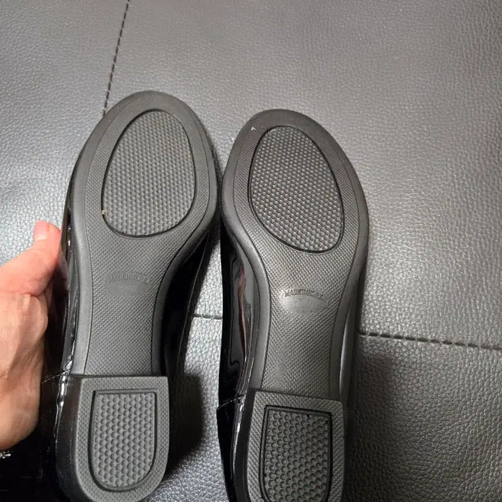 [SOLD OUT] 컴포트센 블랙 에나멜 플랫슈즈 230