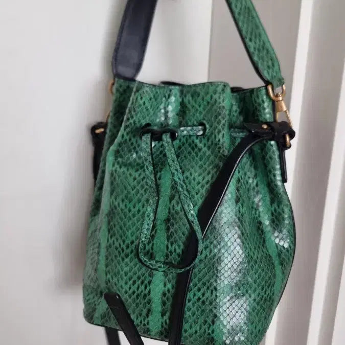 [SOLD OUT] 루즈앤라운지 뱀피 버킷백 숄더백 토트백 스타일
