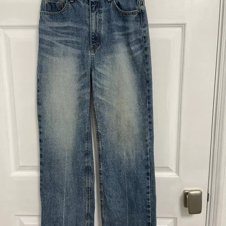 [SOLD OUT] 워싱 데님 일자핏 팬츠