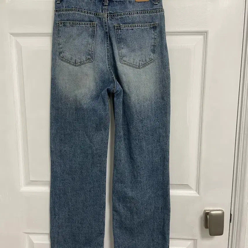 [SOLD OUT] 워싱 데님 일자핏 팬츠