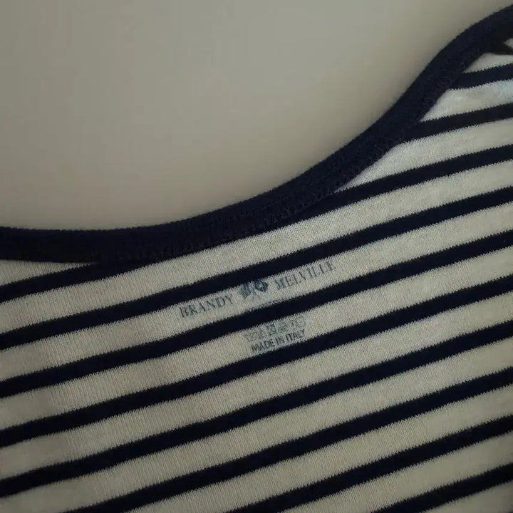 [BUNJANG] Brandy Melville Stripe Tank Top Navy White / (택o)브랜디멜빌 스트라이프 나시 네이비 화이트